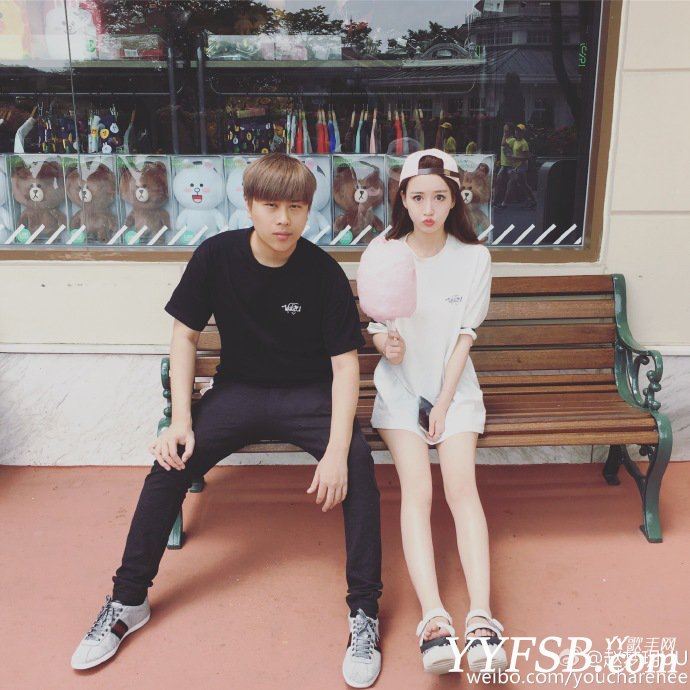 斗鱼TV55开个人资料（卢本伟）LOL55开直播间级女友照片