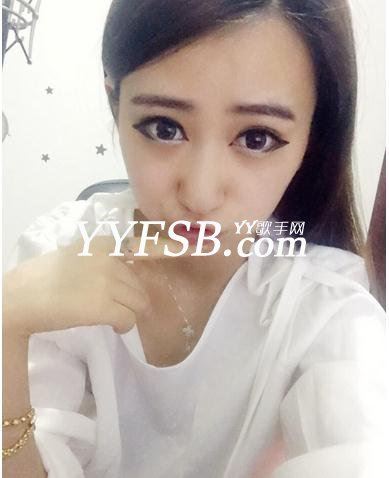 YY主播慕小蕾照片：前进中的慕小蕾