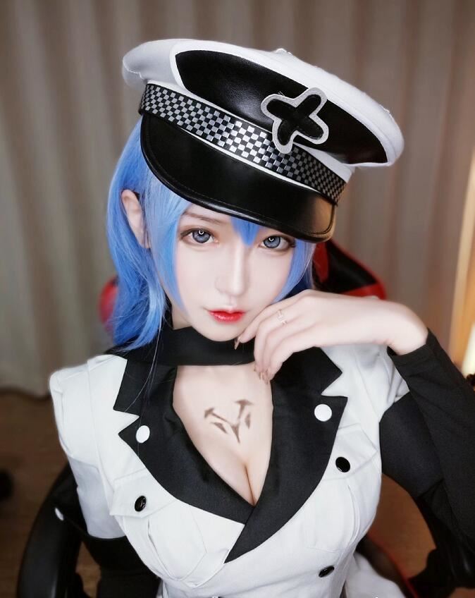 斗鱼主播腐团儿弯腰事件 腐团儿弯腰露出走光送福利险些露点