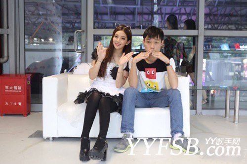 富士康质检员张全蛋与ShowGirl亲密合照