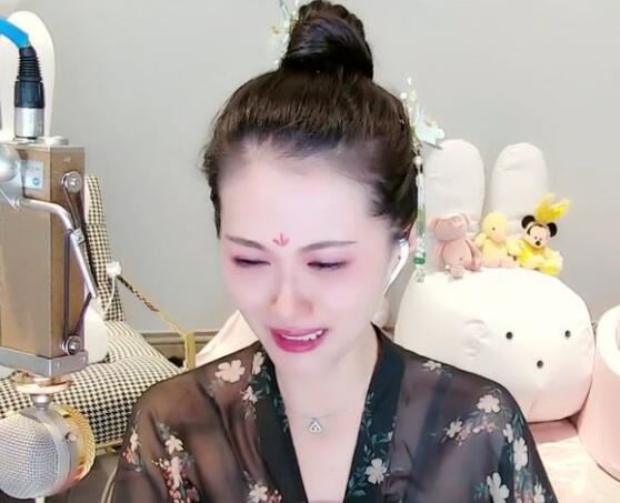 化妆师口味爆主播小金娃已结婚 小金娃回应没有对不起国家和社会