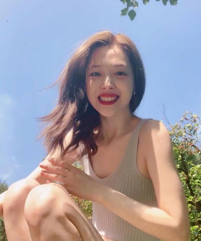 崔雪莉死亡原因，太过放飞自己引争议，因网络暴力患抑郁症