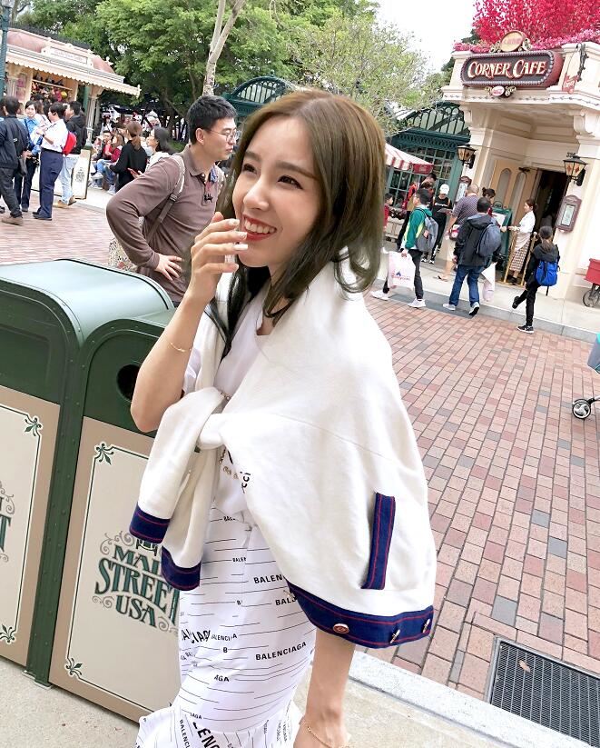 LOL主播Rita冯雨个人资料简介 虎牙Rita小雨桑微博生活照写真图片