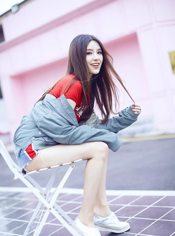 LOL主播Rita冯雨个人资料简介 虎牙Rita小雨桑微博生活照写真图片