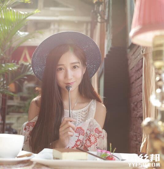 龙珠TV英雄联盟美女主持小悠个人资料照片