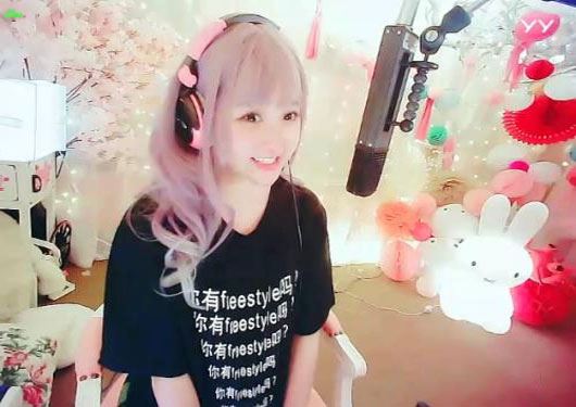 梦想公会就剩她一个主播，从一姐变成默默无闻，YY熊孩子为何还在坚持