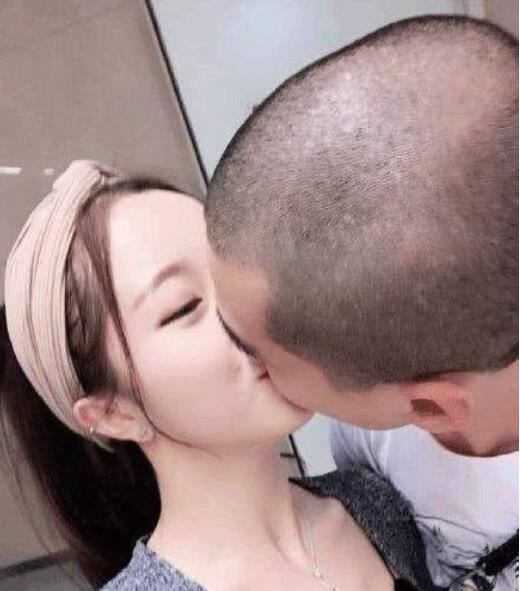 抖音莉哥一线天事件是怎么回事? 莉哥一线天图片