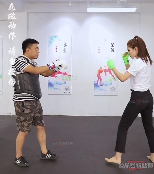 抖音铁山靠个人资料，铁山靠是怎么火起来的，窝室嫩叠这个梗是啥意思