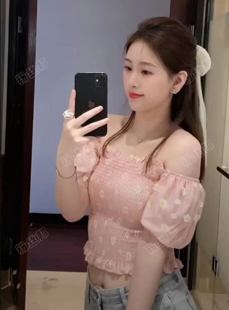 抖音女网红世妍sonya与4位男友同住酒店，海王世妍sonya定好闹钟分别约会