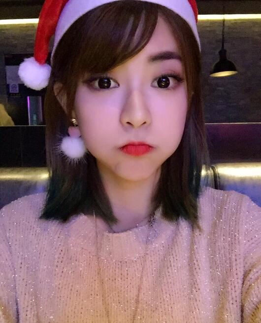 游戏解说周淑怡个人资料 斗鱼美女主播周淑怡乳环事件图片