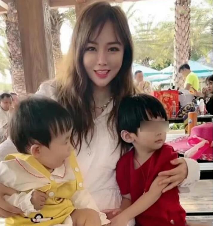 辛巴口误自爆三个女儿，他有结过婚有几个孩子？岩少晒出三个女儿照片