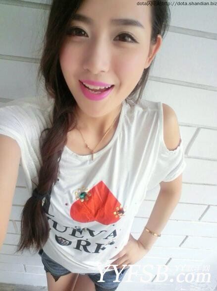 斗鱼直播大表姐个人资料 斗鱼严钧琟直播间照片