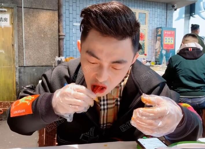 斗鱼智勋女陪玩晒尺度照被封，因太性感被粉丝截图举办，超管晋级封禁