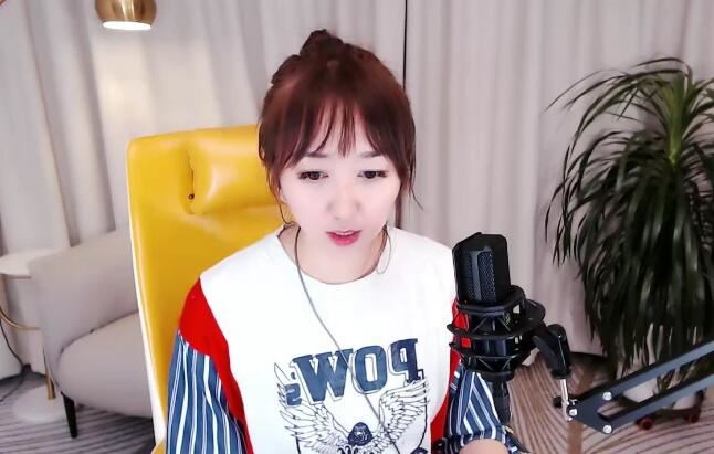 她曾是“皇族一姐”，结婚生子后的牙姐重回YY，能否再续辉煌