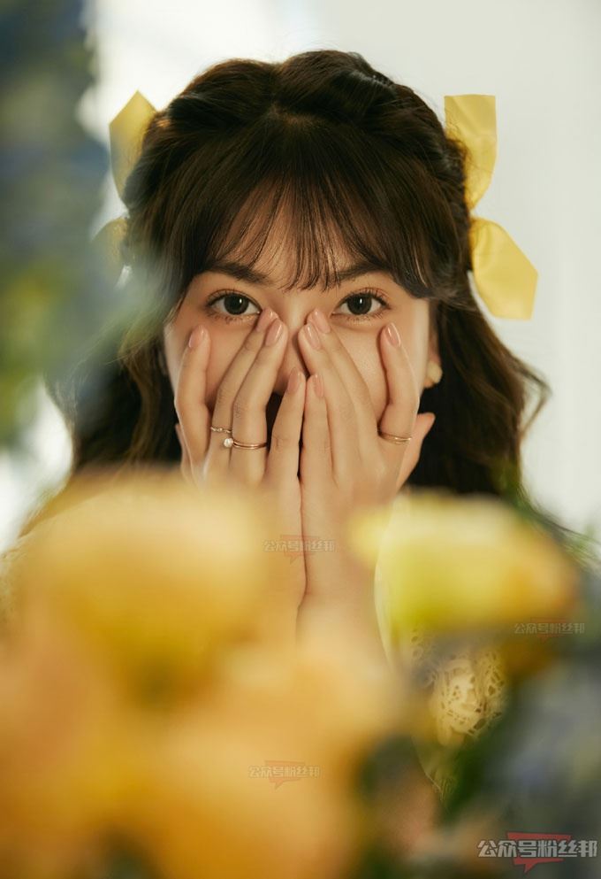 一条小团团首套写真照片曝光，拍写真艺术照戴口罩，网友吐槽第一次见