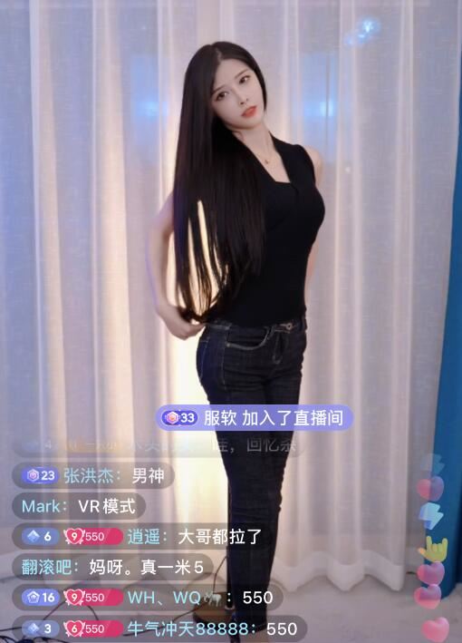 小耳朵抖音首秀试播反响平平，最高仅1万6人气，热舞整活儿被违规警告