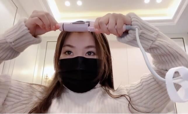 一条小团团化妆意外露脸，自嘲死亡角度“大脸盘子”，已经连续多次直播事故了