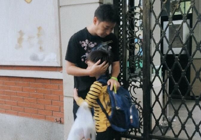 钱小佳停播逐渐回归正常生活 网友表示钱小佳带儿子的样子很美