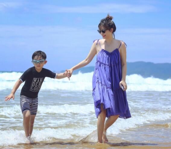 钱小佳停播逐渐回归正常生活 网友表示钱小佳带儿子的样子很美