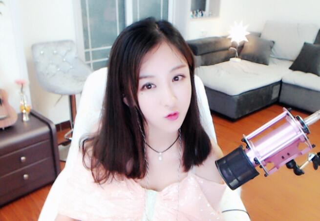 曾因车祸人气下滑，夏可可0续约费续签话社，愿出让抽成换人气