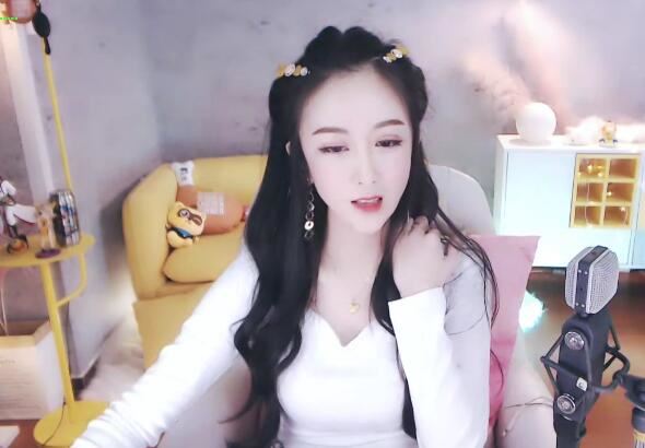 曾因车祸人气下滑，夏可可0续约费续签话社，愿出让抽成换人气