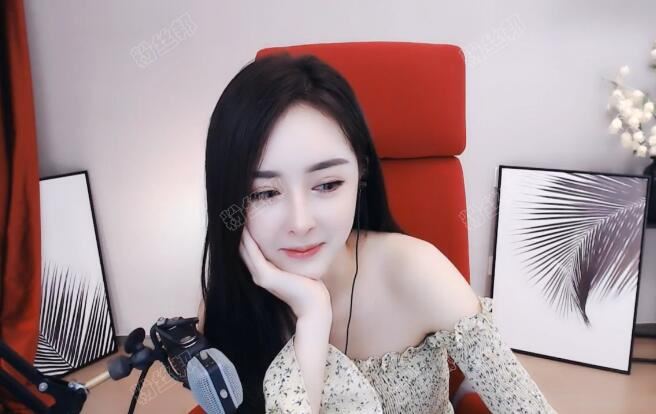 熊猫“青春蜜糖”不雅视频事件女主，化身YY电母多次改名，颜值提升太多了