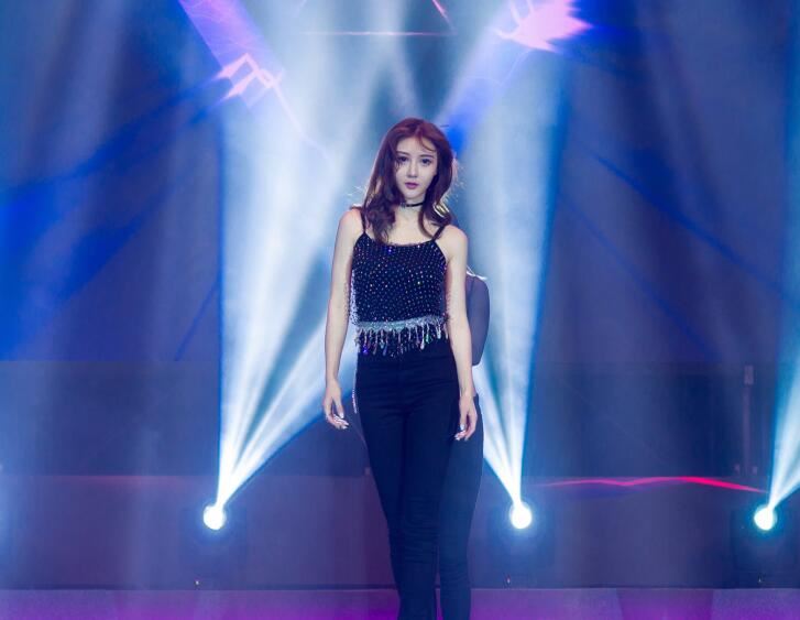 斗鱼同桌小美个人资料简介 主播同桌小美微博生活照写真图片