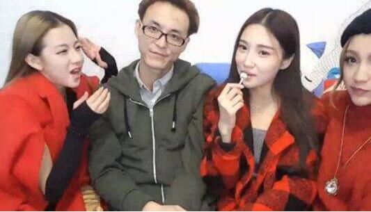 斗鱼狗哥今年最犯的最致命错误，攻击阿冷毁谤001以及四折火箭