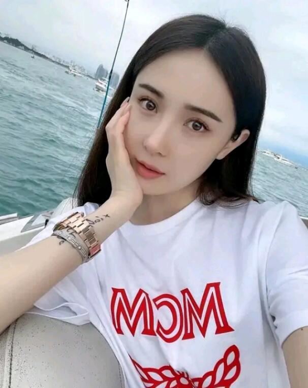 YY阿哲公布与“哲嫂”婚纱照，老婆孙姗姗正式亮相，今年会举办婚礼