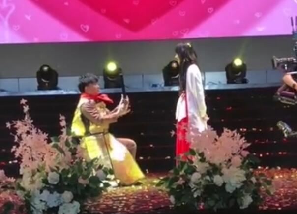 四川可乐活动打架，快手深圳磊磊被爆打，方丈发言“用爷们儿方式解决”