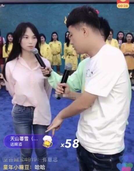 贺仔在河南演出的前女友现身二嫂直播间 竟然为贺仔生了一个女儿