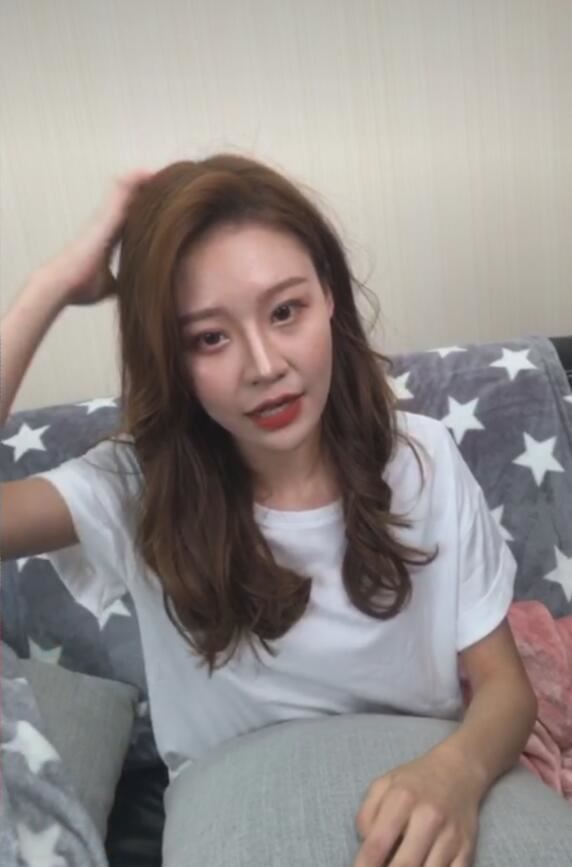 抖音温婉开直播回应黑料 网上的视频不是本人，承认双眼皮是花钱