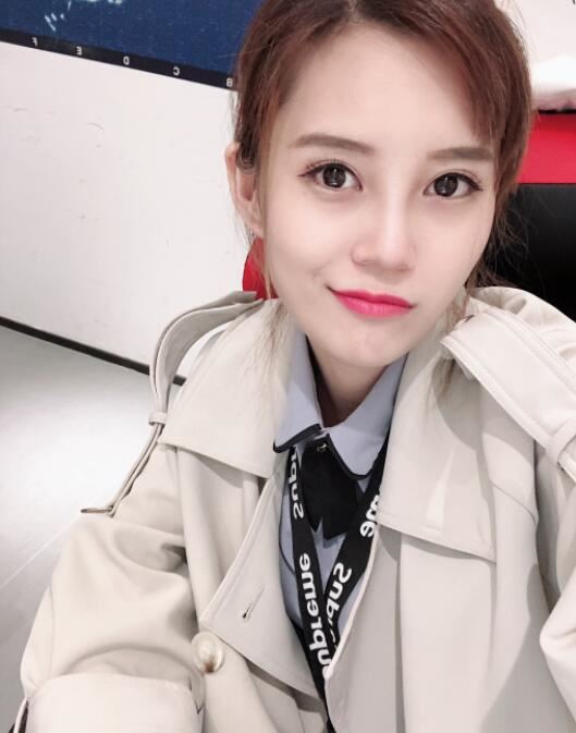 龙珠TV小彤Layla个人资料简介 游戏解说小彤微博直播间照片