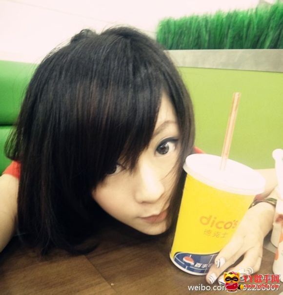 YY超美女主播毒药微博照 YY毒药个人生活照片