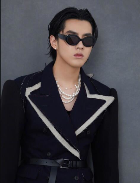 吴亦凡女友鹿依Luna回应恋情 否认没交往真当网友陪您逗乐子呢