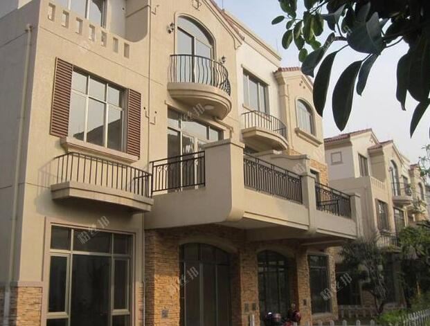 抖音网红忠哥个人资料年收入身价，忠哥直播一次赚多少钱，他离婚了吗