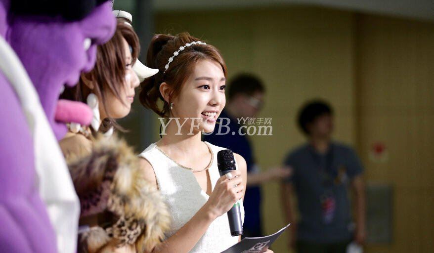 “宅男”网友热捧韩国美女主播 清纯生活照曝光