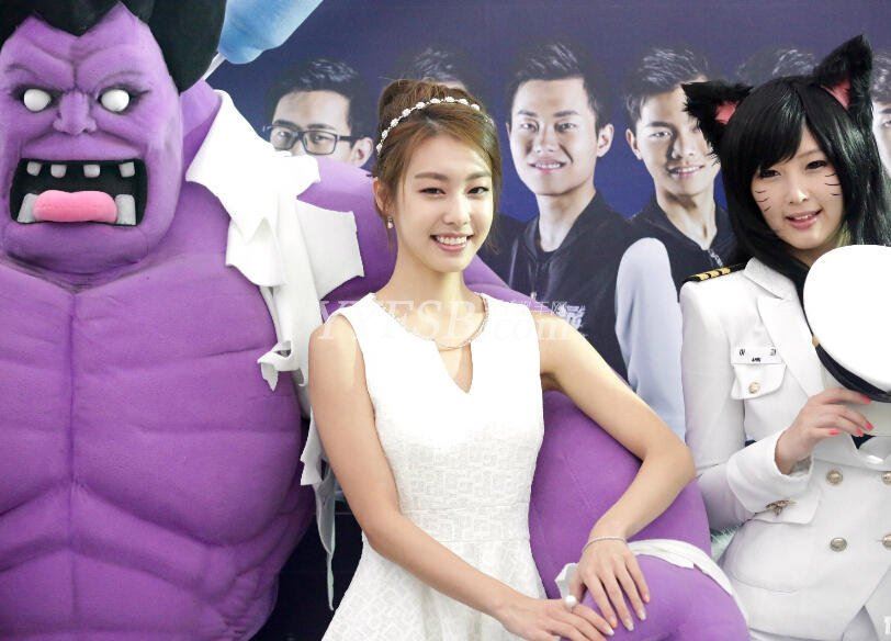 “宅男”网友热捧韩国美女主播 清纯生活照曝光