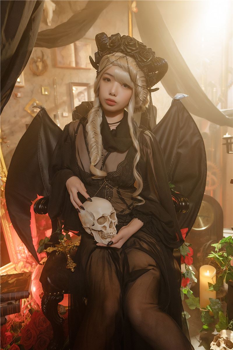 雯妹不讲道理 – 魅魔本 gothic devil [16P]