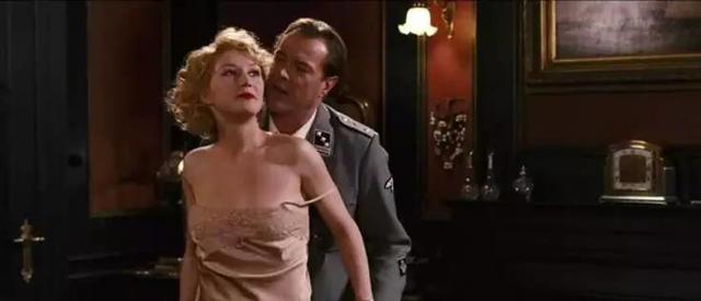 没有一丝内衣的裸体图片_图集专题