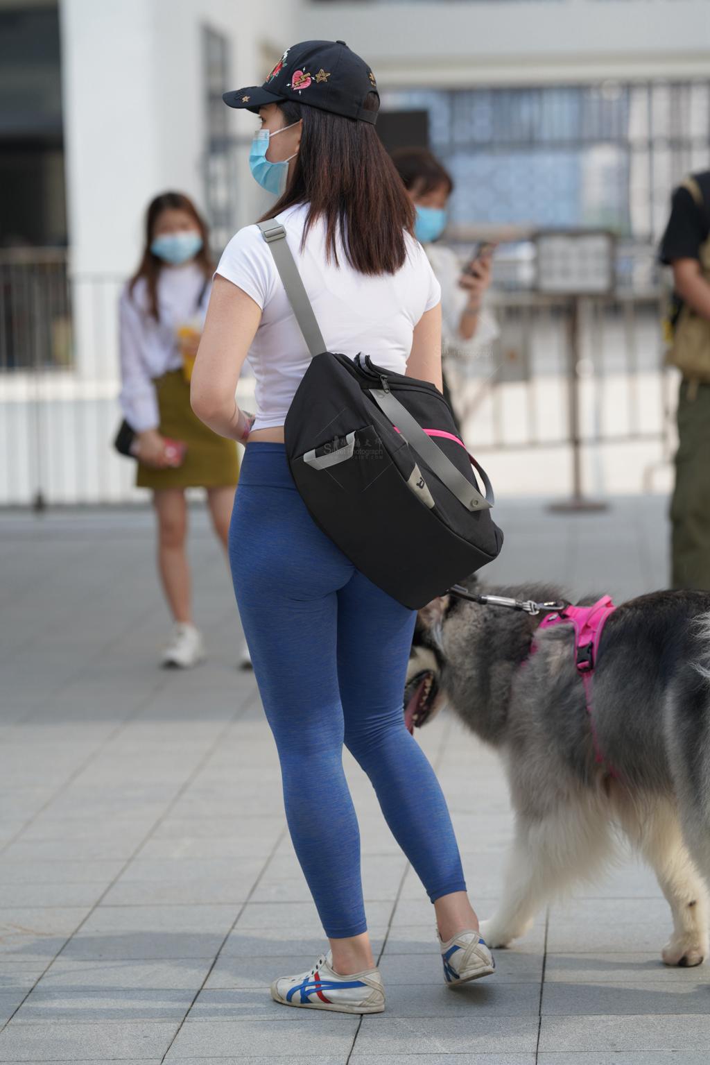 [街拍紧身]健身美女