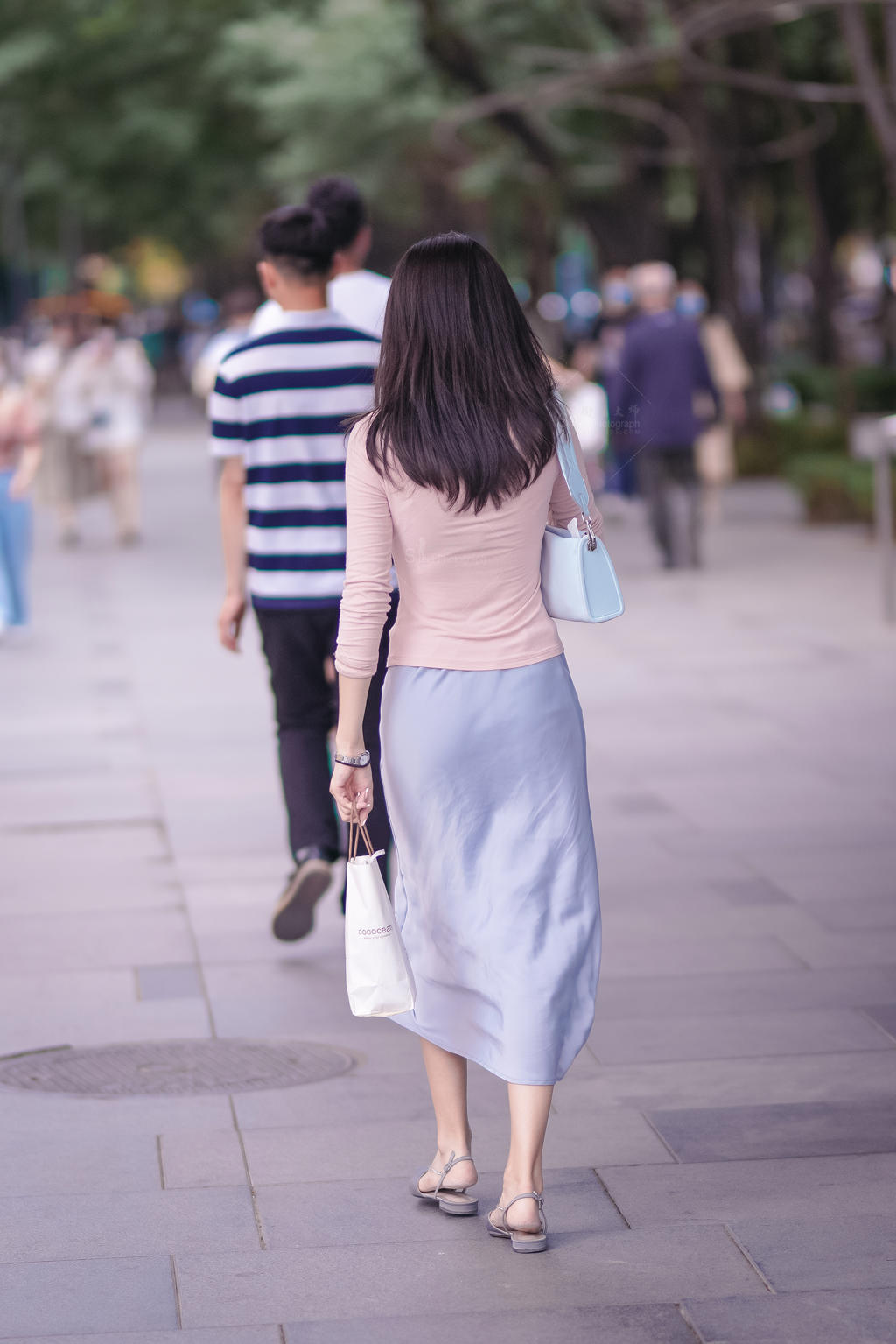 [街拍美女]0840绸质面料确实很舒服