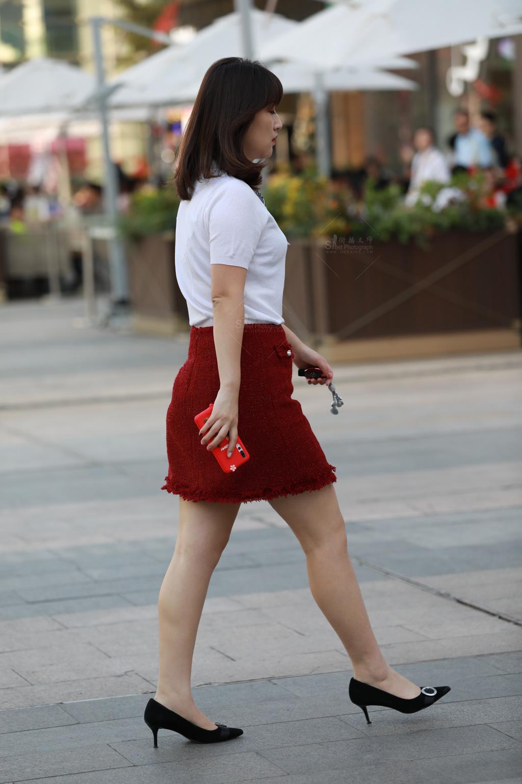 [街拍高跟]红裙高跟 美女