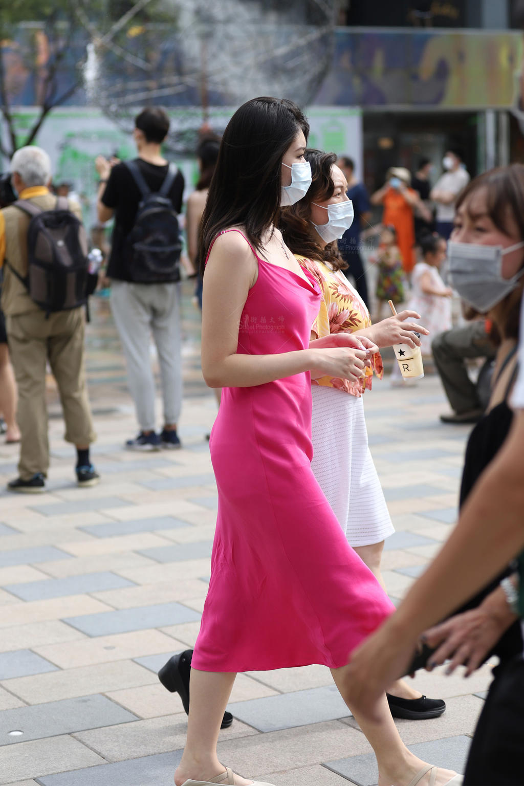 [街拍美女]2022.03.26粉红色的连衣裙