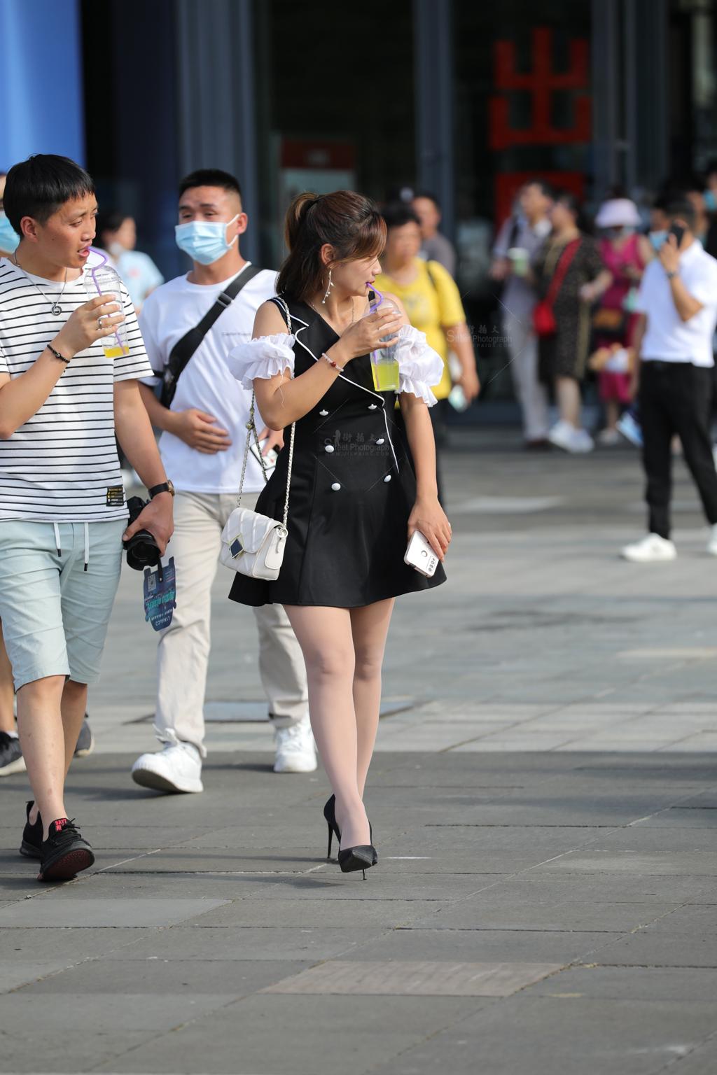 [街拍丝袜]【街拍心灵】肉si美腿高跟美眉逛街