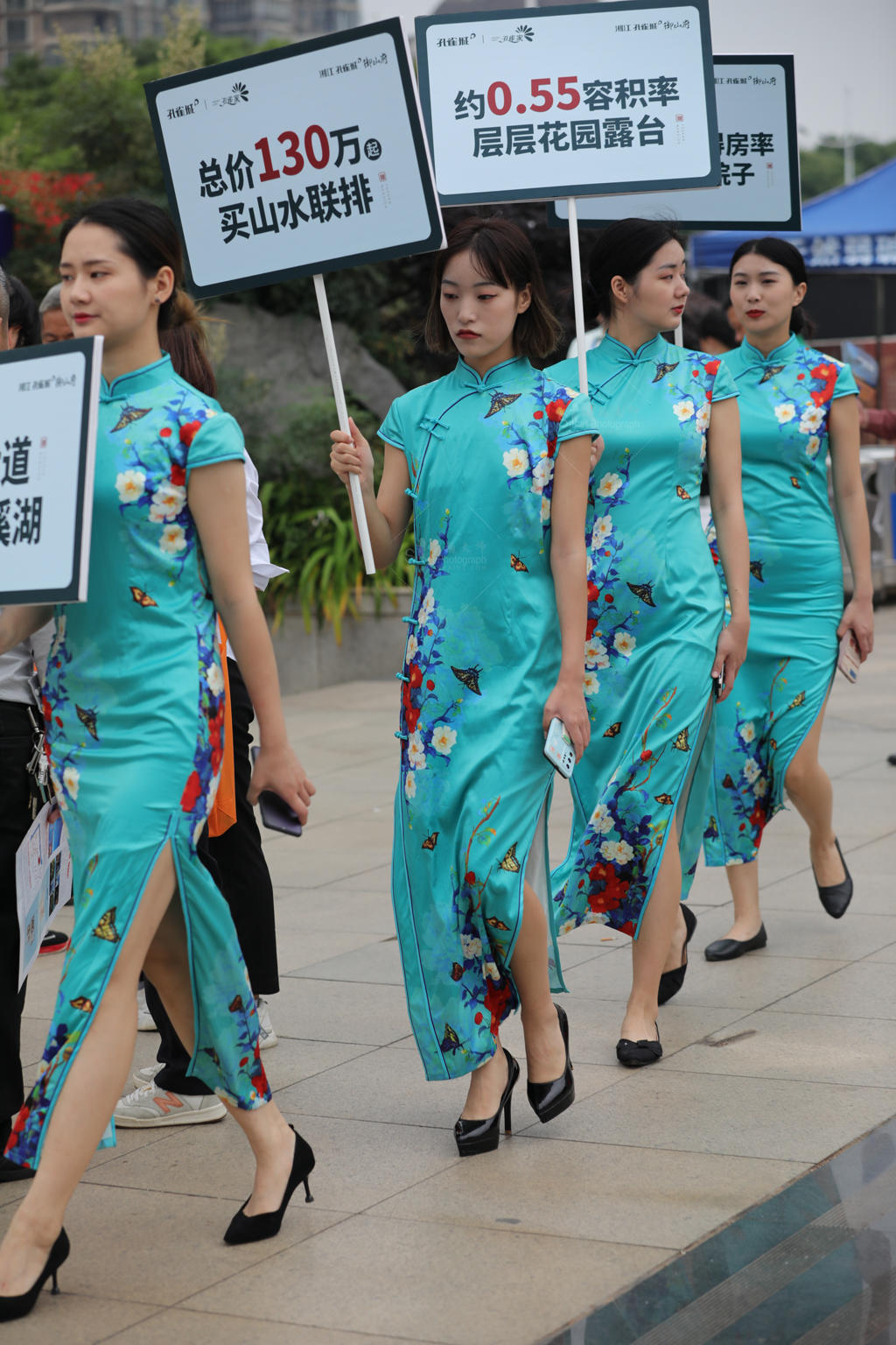 [街拍美女]【街拍心灵】旗袍高gen美眉