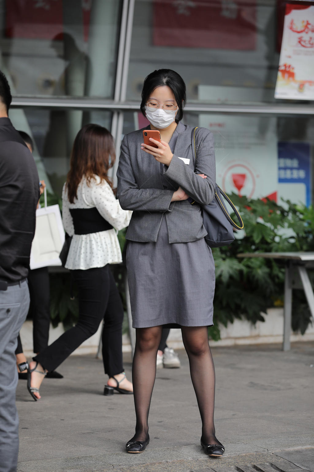 [街拍丝袜]【街拍心灵】售楼处黑si美腿小姐姐