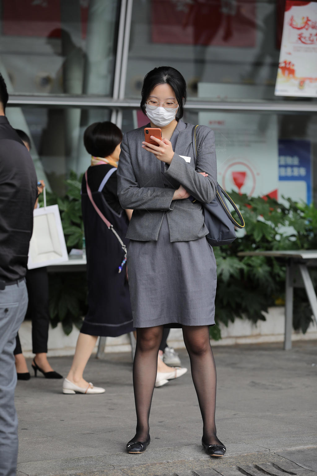 [街拍丝袜]【街拍心灵】售楼处黑si美腿小姐姐