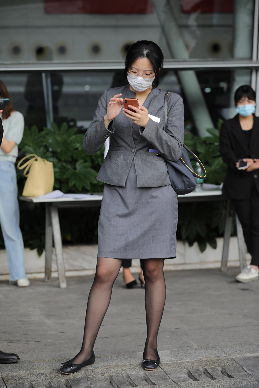 [街拍丝袜]【街拍心灵】售楼处黑si美腿小姐姐