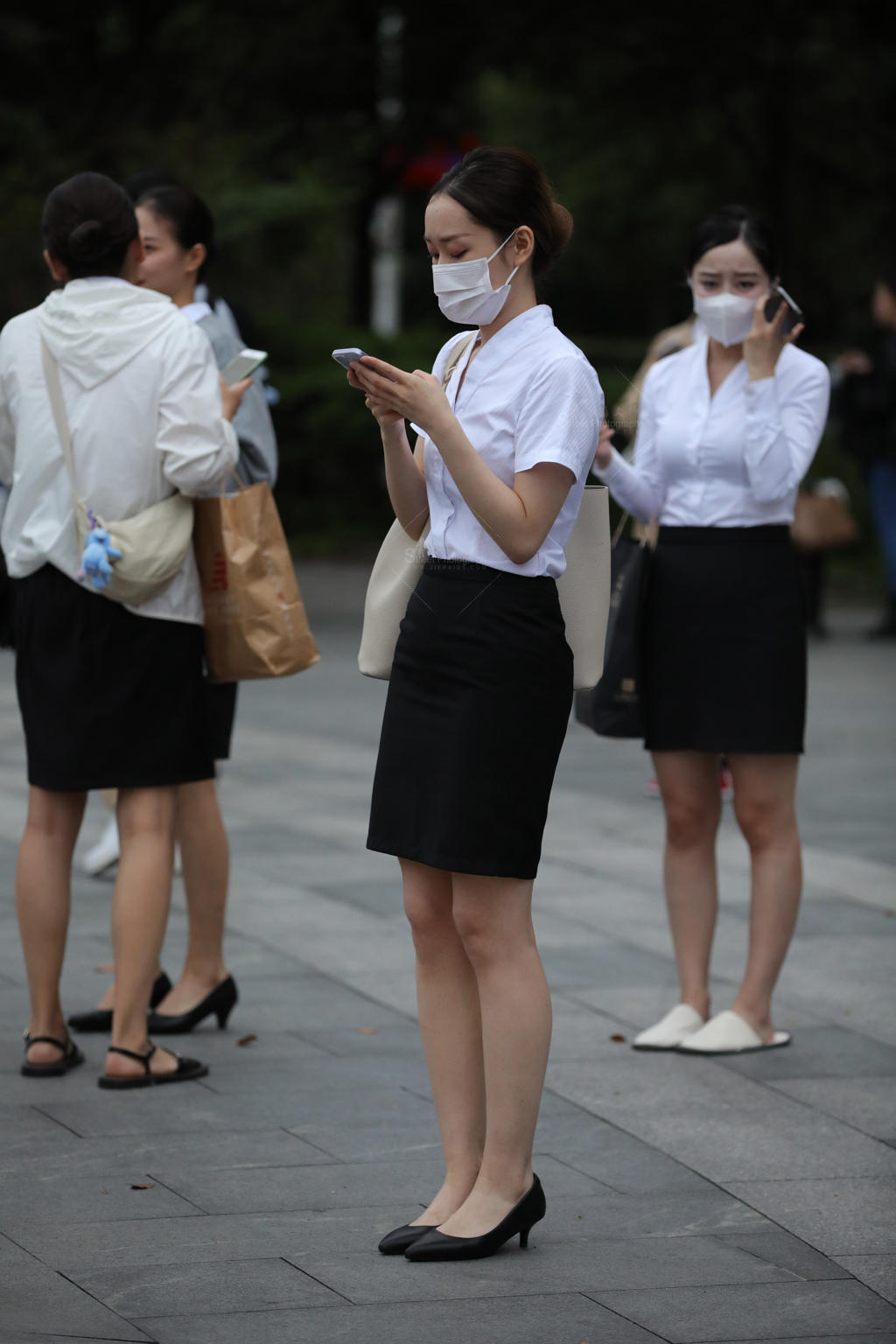 [街拍丝袜]【街拍心灵】空乘小姐姐肉si美腿